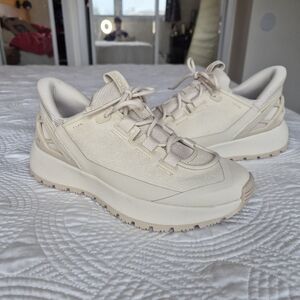 LIKE NEW EUC Kizik Wasatch Sand Canvas Athletic Walking Sneakers Size 7